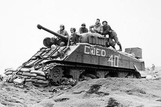 戦車の防御に木の板、丸太、トゲトゲ…意味ある？ 米軍がM4戦車を“現場で魔改造”しまくったワケ