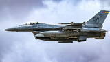 「ハイテク戦闘機がローテク無人機に苦戦!? ドローンの欠点「遅さ」を逆手に取った“攻撃ヘリ”の逆襲」の画像1
