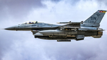 ハイテク戦闘機がローテク無人機に苦戦!? ドローンの欠点「遅さ」を逆手に取った“攻撃ヘリ”の逆襲