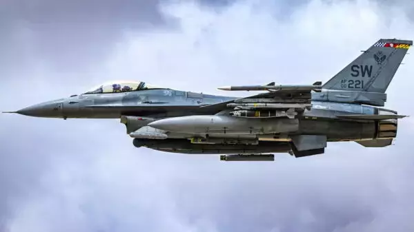 ハイテク戦闘機がローテク無人機に苦戦!? ドローンの欠点「遅さ」を逆手に取った“攻撃ヘリ”の逆襲