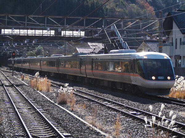 「日本最長の昼行特急」10年ぶりに特別復活！ そこ停まる!? 名古屋飛ばす!? やけに揺れる!? 抱腹絶倒の7時間超！