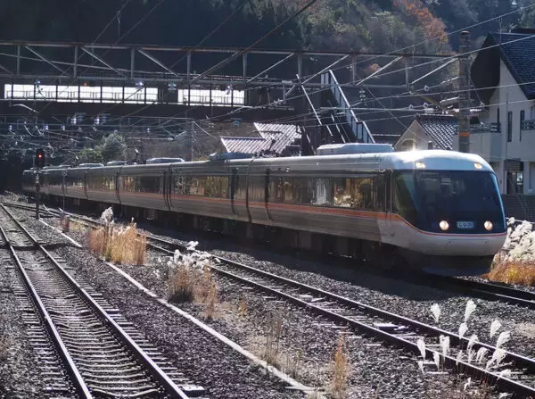 「「日本最長の昼行特急」10年ぶりに特別復活！ そこ停まる!? 名古屋飛ばす!? やけに揺れる!? 抱腹絶倒の7時間超！」の画像