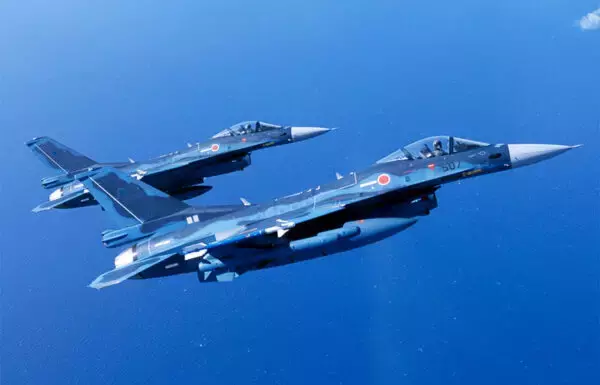 自衛隊のF-2戦闘機や哨戒ヘリが実弾発射！ ミサイルが標的艦に“突き刺さる”瞬間を防衛省が動画で公開！ 珍しい潜水艦での魚雷攻撃も？