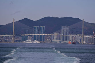 失意のうちに日本を去った「元JRの最新高速船」が“韓国”でデビュー！ “日本船だらけ”の中を本気走り!?