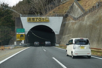 老朽化した橋をまるごと「橋ではない構造」に変える!? 中央道で異例のリニューアル工事、7月から本格化 車線減少も