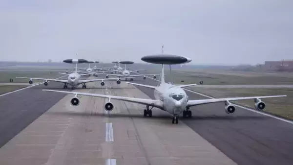 世界最強の米空軍力の要が「オンボロ空中警戒管制機」ってなんで!? 判断の遅れが招いた致命的な“空白期間”