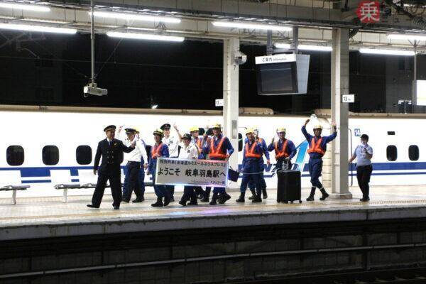 東京「夜発」→新大阪「朝着」の新幹線、定着なるか？ “新たな移動手段”のメリットとは 深夜のホームで非日常体験も