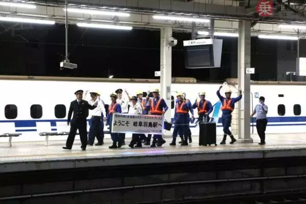 「東京「夜発」→新大阪「朝着」の新幹線、定着なるか？ “新たな移動手段”のメリットとは 深夜のホームで非日常体験も」の画像