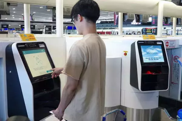 成田空港の隠れ有能アイテム「顔パス搭乗」が進化？ スマホ事前登録→ゲートまでスイスイ「所要時間が半減」の実験結果