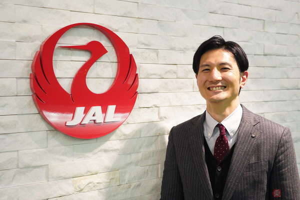 なにが世界一？ JAL「気前良すぎるエコノミークラス」誕生秘話 いかにも日本人な工夫も