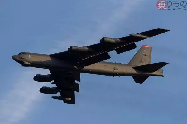 米空軍の“超”大型爆撃機B-52が墜落 「どんな落ち方した」SNSも絶句 衝撃の墜落現場が拡散される