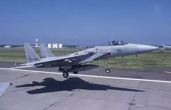 中国軍の“胴体2つ”の偵察・攻撃機 沖縄本島沖を飛行！ 空自機が警戒・監視 付近には情報収集機の姿も