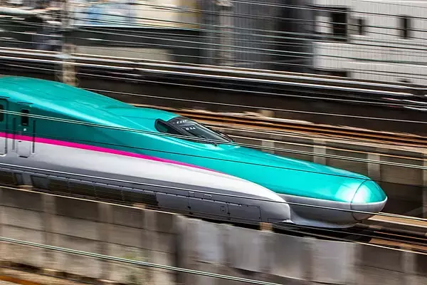 ネット転送だと「48時間以上!?」大容量データは“新幹線でのアナログ輸送”が最強！ 通販最大手も実施するサービスとは
