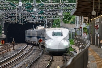 ドクターイエロー引退の裏側 なぜ“専用車がない方が安全”なのか？ ド派手なボディ色の意味と新幹線の未来