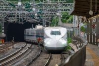 ドクターイエロー引退の裏側 なぜ“専用車がない方が安全”なのか？ ド派手なボディ色の意味と新幹線の未来