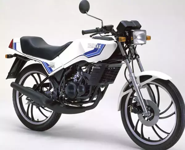 「「一部マニアにしか良さがわからない」なんであんなに流行ったの…？ 角目＆カクカクなバイクが生まれた“時代” 「実車版LEGO」まで」の画像