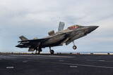 「操縦はヒヤヒヤ!? 万能の垂直離着陸機「ハリアー」と似て非なるF-35B 飛び方の違いとは？」の画像3