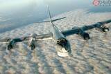 「ロシア軍の戦略爆撃機が「真っ二つ」に ウクライナが「約800kmの長距離攻撃」 衛星画像で損傷確認」の画像1