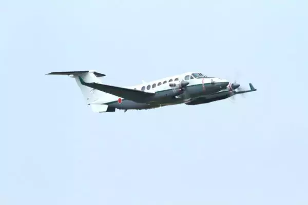 絶海の孤島に陸上自衛隊「唯一の固定翼機」が急行！一刻を争う任務を完遂する様子が公開