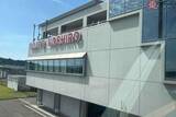 「「ポトフみたいで健康そう♪」→まさかの電撃走る！ “ザ・地方空港”に出現の「背徳感ゼロ」の怪物麺…食べたら「やっぱブッ飛んでる…」」の画像1