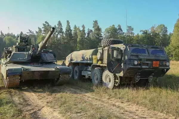 現代戦の大敵は「バッテリー切れ」!? 戦場のデジタル化で“電力依存”が深刻に 変わる装甲車の役割