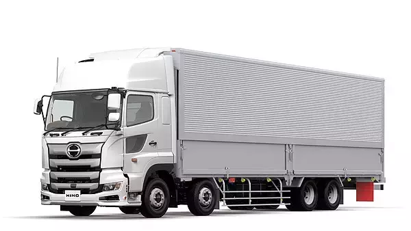 「疲れない」大型トラック／トレーラーに進化！ 日野「プロフィア」新型が登場 ドライバー不足を“技術”で解決？