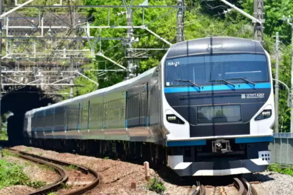41年ぶりの「夜行列車」まもなく2本目運転！ 八王子を出たら“滅灯” 早朝に長野へ！