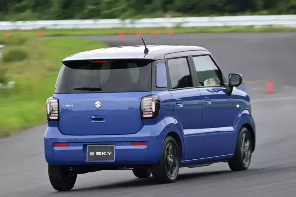 「スズキ初の軽EVは「アルトとワゴンRを足して2で割った」感じ？ 「EVである前に軽自動車」と強調するワケ 試乗で「なるほどな…」」の画像