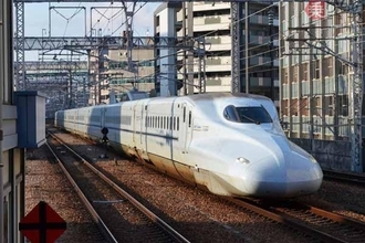 新幹線なぜアルミ車体？ 在来線はステンレスもあるのに…軽さだけじゃない採用理由 トンネルの“耳ツーン”も関係アリ