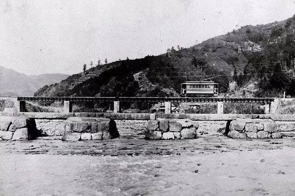 「西九州新幹線で91年ぶり“鉄道復活” 嬉野温泉 昔の電車なぜ消えた？ 背負った百年の悔い」の画像