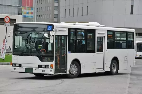 「よかった！」「生産終了かと思ってた」 三菱ふそう路線バス“新型モデル”登場！ 安堵の声も