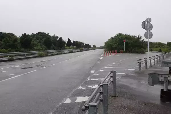 「グニャっとカーブする6車線の国道、実は“円を半周”してる!? かつてあった「日本最大級の円形交差点」とは？ 大改造から19年 バイパスできずに39年」の画像