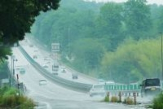 これで国道8号「県内ほぼ“4車線化or立体化”」実現！ 市街地の“現道拡幅”まもなく完成 隣の区間は「まるで高速」そうならなかったワケ