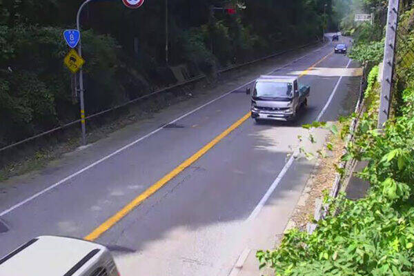 これで国道8号「県内ほぼ“4車線化or立体化”」実現！ 市街地の“現道拡幅”まもなく完成 隣の区間は「まるで高速」そうならなかったワケ