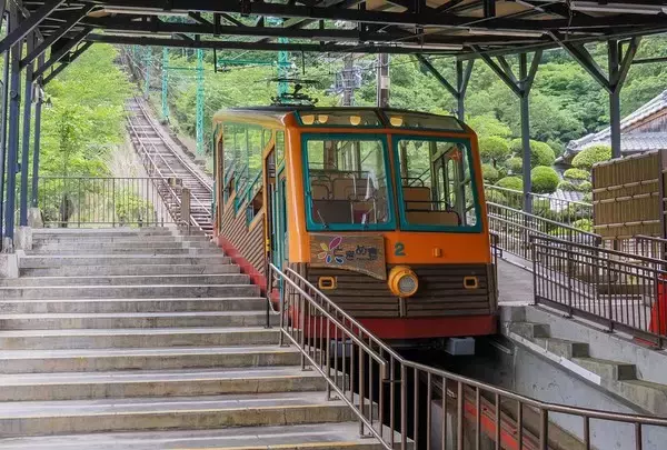 64年の歴史に幕「妙見の森ケーブル」廃止へ 山上公園の撤退で リフトも廃止 能勢電鉄