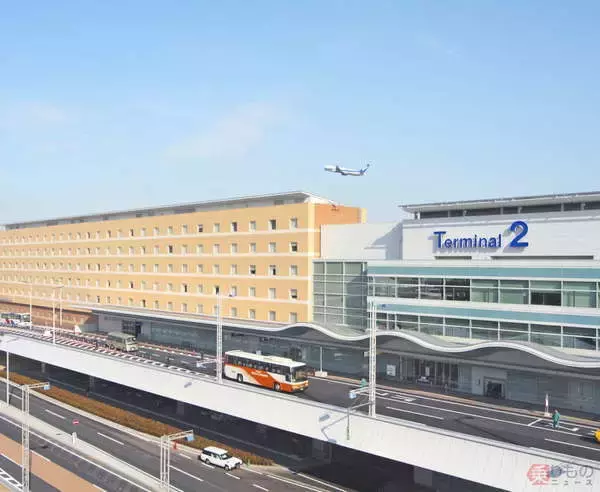 羽田空港内に誕生「新・JALの部屋」中身がエグい！ 部屋内に「操縦席」鎮座の珍景