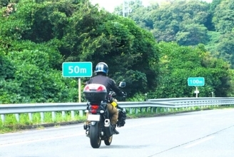 「軽自動車と同じ」は不公平？ バイク高速料金“長年の謎”「1車線使うから」は本当か ついに見直しへ