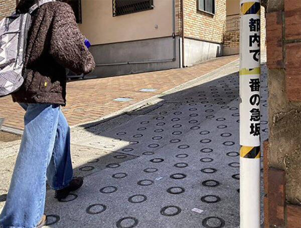 「これ上るのかよ…！」 東京で最も“ヤバい急坂”1位はガチでヤバすぎる!? 都内の激坂10選 アニメ聖地に歴史の舞台も