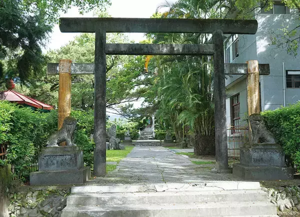 鳥居をくぐったら“キリスト教の教会”だった――かつての「日本」台湾に残る神社がゆる～くカオスな件 驚愕のリメイク版も!?