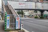 「街から消えゆく「歩道橋」なぜ最近どんどん撤去される？「昭和の遺産」が役目を終えつつある理由」の画像1