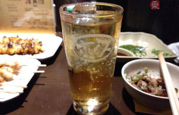 「この駅、酒飲みは通過禁止!?」 駅前に伝説の“鳥貴族1号店”→350円＆限定酒という強烈な誘惑 マスコット像まで立っている!?