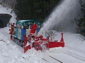 鉄道「雪で計画運休」相次ぐ 「積雪少なくとも」1年前の教訓