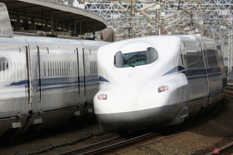 東海道・山陽新幹線で予約制「特大荷物コーナーつき座席」導入 「特大荷物スペースつき座席」と何が違う!?
