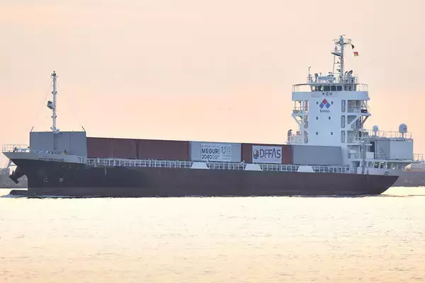 船長が陸にいる時代に？ 世界初「東京湾で大型船無人運航」の凄み 超混雑海域の成功に自信