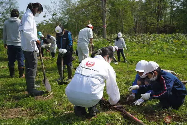 JALが取り組む「カーボン・オフセット」とは何なのか？ 北の大地で見た「知れば納得の使い道」