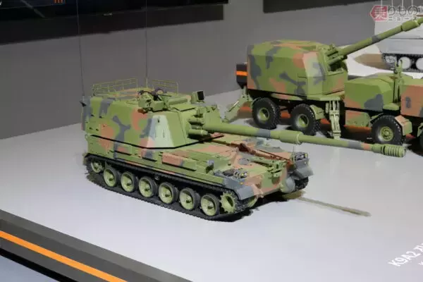 進化が止まらない！「韓国兵器の稼ぎ頭K9自走砲」乗員ゼロの“仰天計画”も 完全ロボット化いったいどうなる？