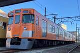 「元「西武の黄色い電車」がオレンジに！ 近江鉄道が「昭和の車両」のカラーを復刻」の画像1