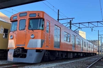元「西武の黄色い電車」がオレンジに！ 近江鉄道が「昭和の車両」のカラーを復刻