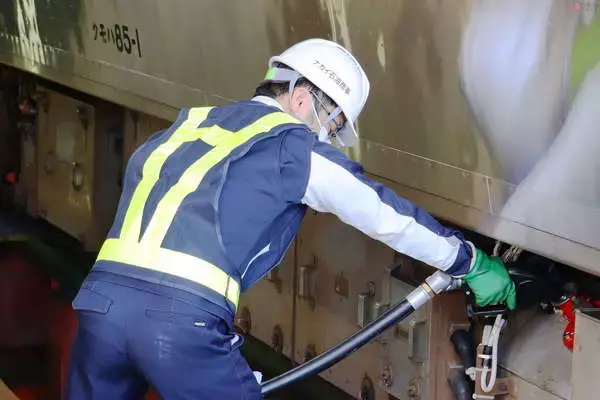 「「モハに給油」の違和感が物語る―進化する「鉄道」 燃料の20％は別のもの」の画像