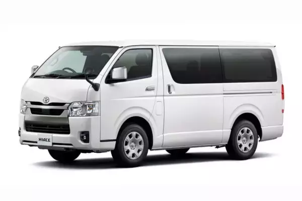 ハイエース牙城は崩れず!? 新商用バン「PV5」上陸で見えた“棲み分けこそ現実解”その意味「価格・積載・コスト」で比べてみた！